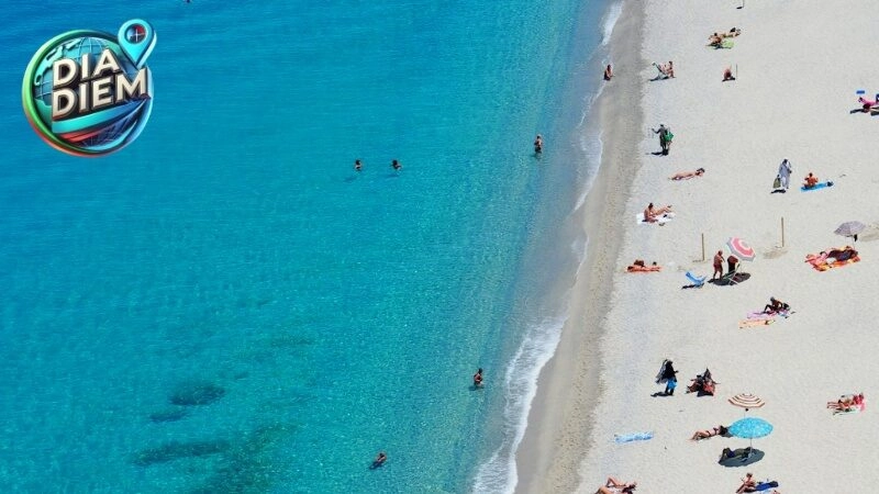 Khám phá vẻ đẹp thơ mộng của Đầm Đông